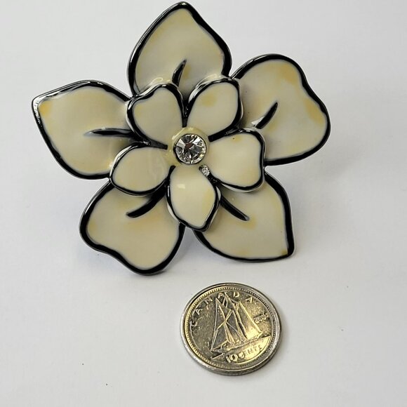 Statement Flower Stretch Ring, White Flower Enamel Adjustable Ring, Floral Ring - Picture 3 of 9